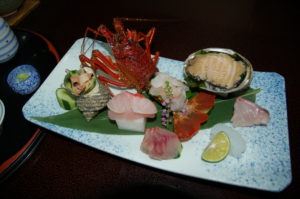 Charly Iten erfreut sich an sashimi