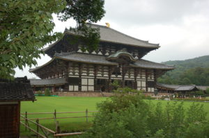 Charly Iten zeigt den Todaiji in Nara, das grösste Holzgebäude der Welt